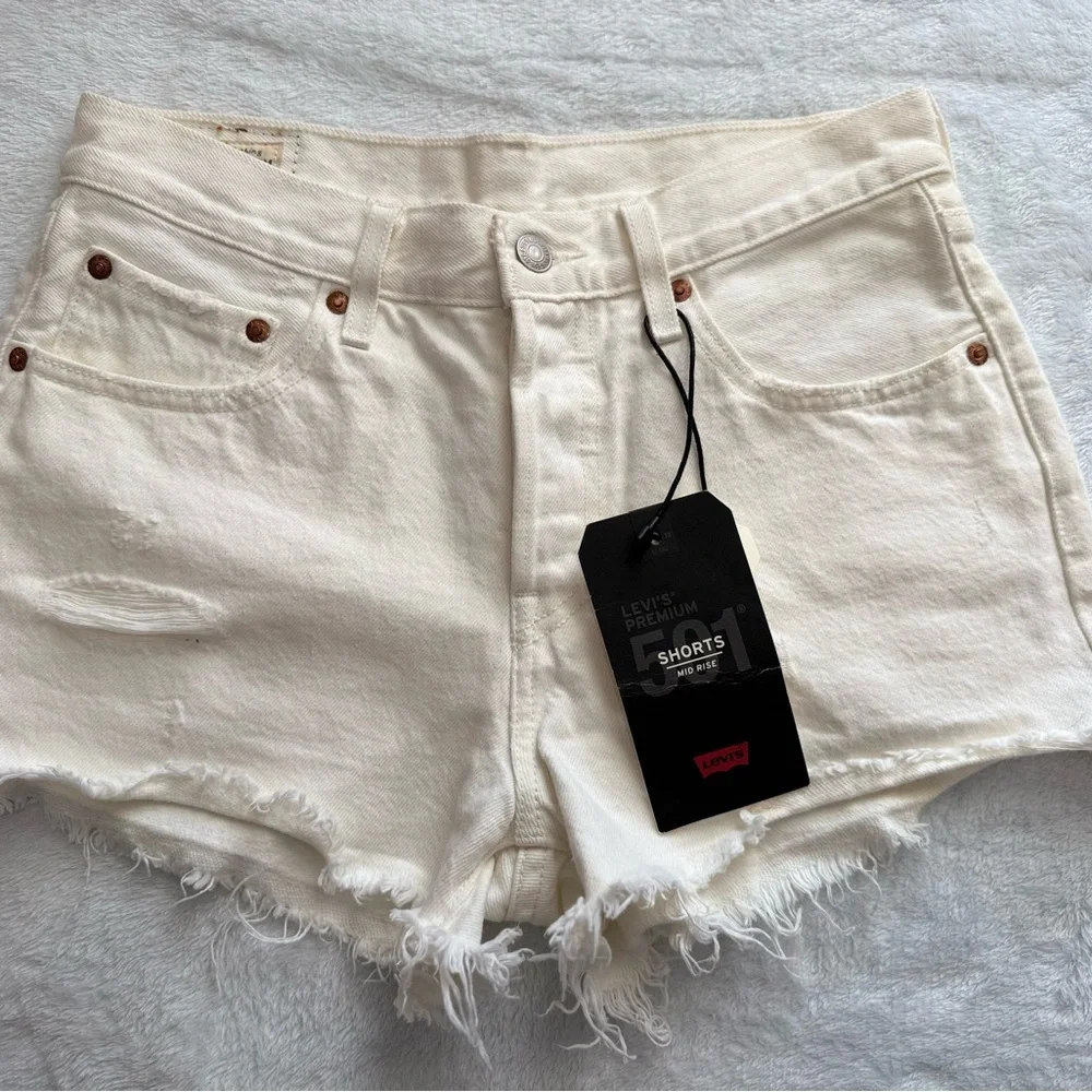 Levi’s Premium 501 White Cutoff Denim Shorts Mid Rise Frayed Hem NWT - Picture 3 of 7